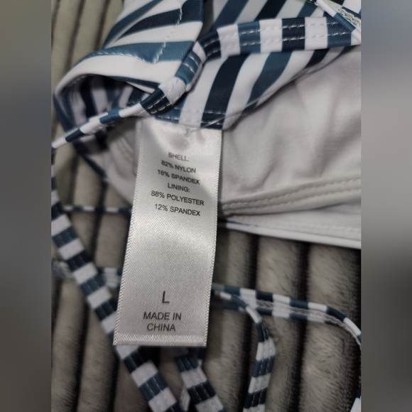 NWOT Striped Tie Back Bikini Set Size large - Picture 15 of 16